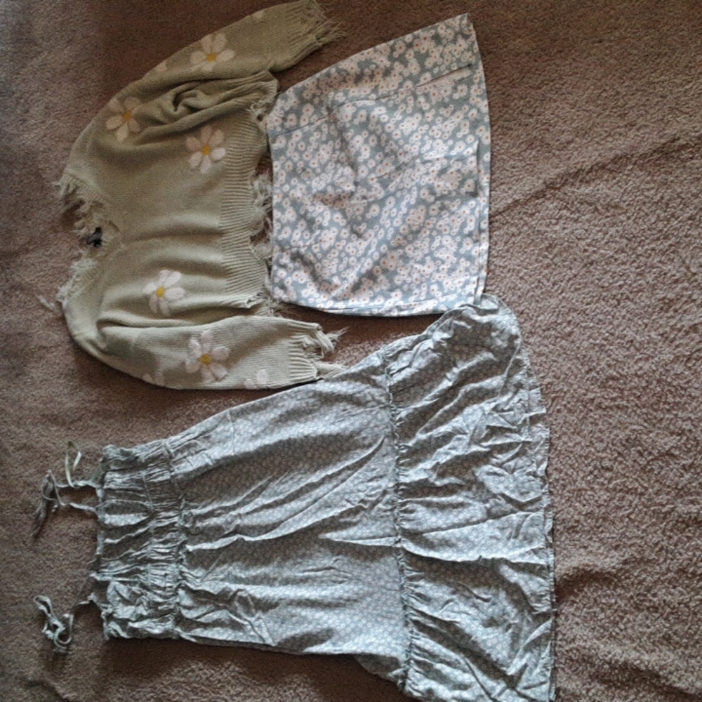 Daisy print clothing bundle